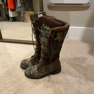 Like new snake boots
